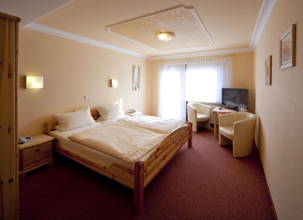 Landgasthof - Hotel Zum Stern Linden  객실 사진