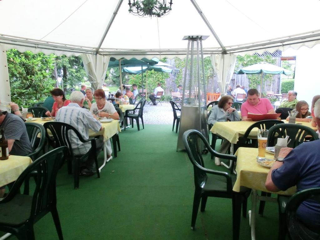 Landgasthof - Hotel Zum Stern Linden  외부 사진
