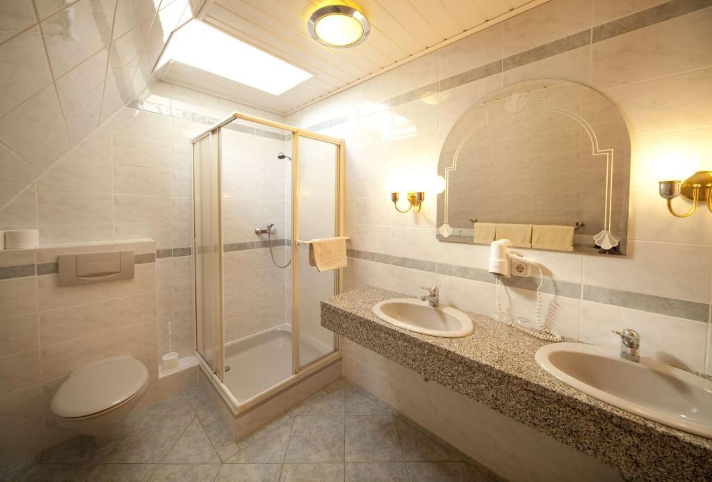 Landgasthof - Hotel Zum Stern Linden  외부 사진