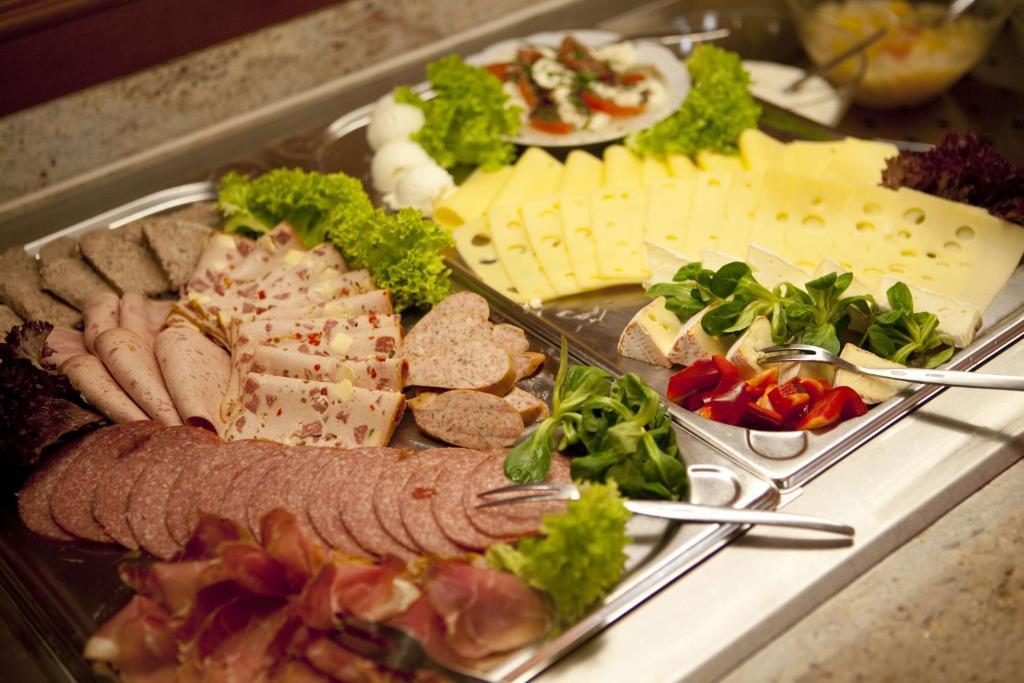 Landgasthof - Hotel Zum Stern Linden  외부 사진