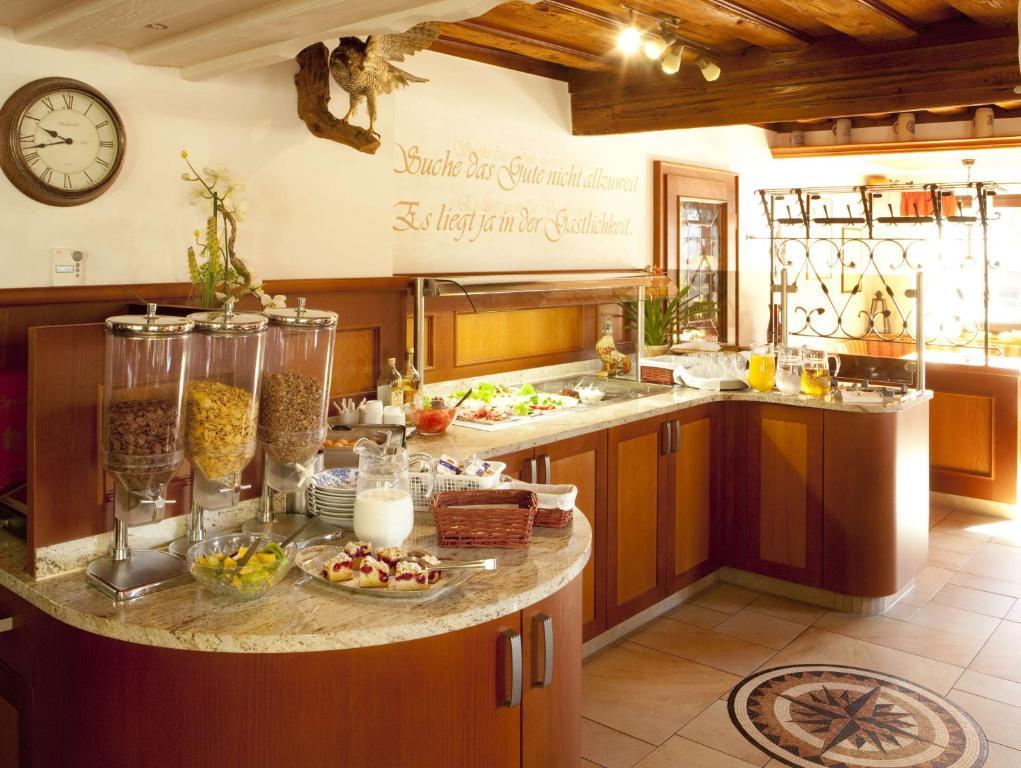 Landgasthof - Hotel Zum Stern Linden  외부 사진